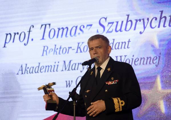 Nagroda Orła &quot;Wprost&quot; województwa pomorskiego dla Rektora-Komendanta AMW