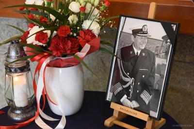 Księga kondolencyjna poświęcona pamięci admirałowi floty Ryszardowi  Łukasikowi
